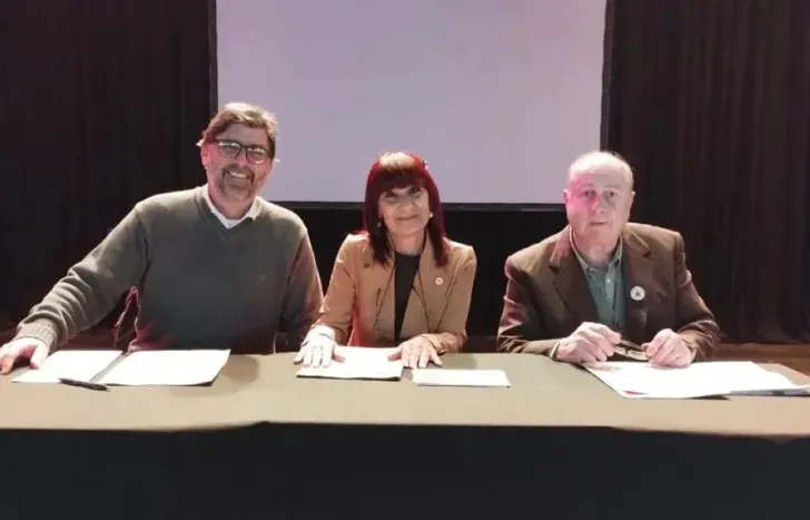 jurado integrado por los profesores Mariano Bucich, Jorge Rampinini y Cecilia Santoro