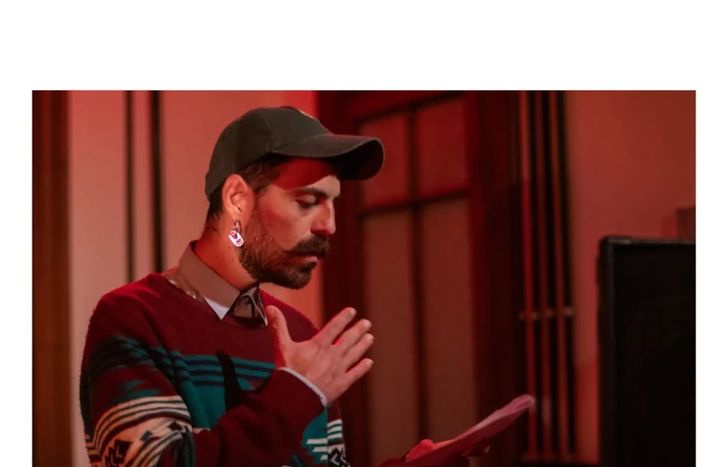 Se inspiró en Lomas de Zamora como conglomerado y lanzó un libro de poesía.