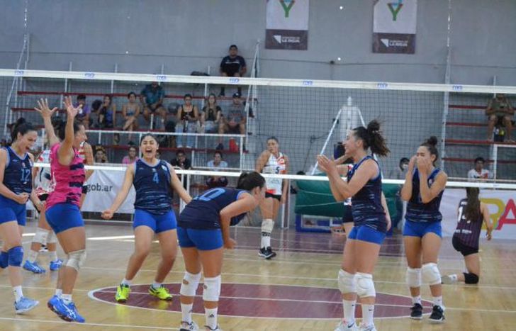 Las chicas ganaron 8 de 9 encuentros en el torneo.