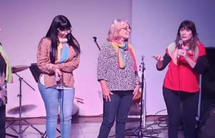 Alma de cuentos sigue alegrando a los lomenses a través de la palabra.