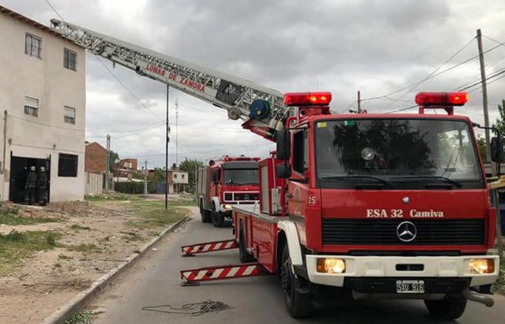 En algunos casos utilizaron la grúa del camión de bomberos.