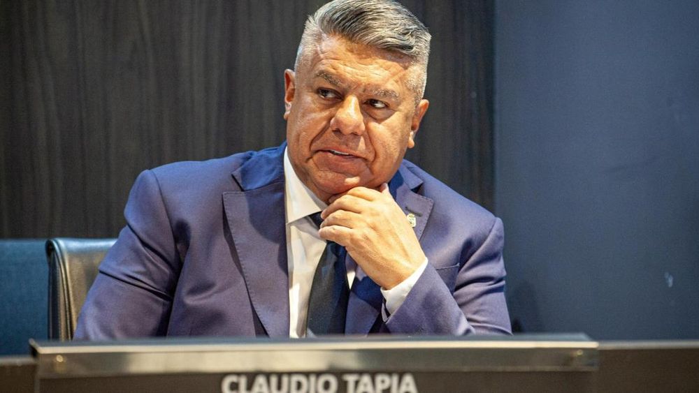 El presidente de la AFA confirmó el regreso de ambas parcialidades al fútbol de la Liga Profesional.
