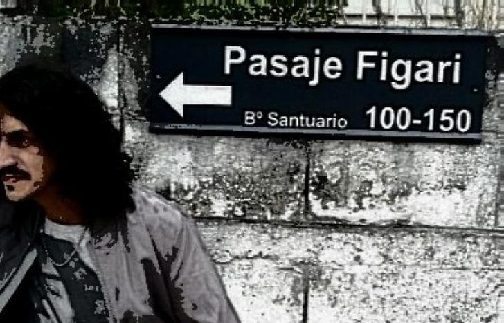 Con varios proyectos.