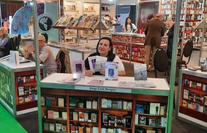 Los integrantes de SADE Lomas presentes en la Feria del Libro.