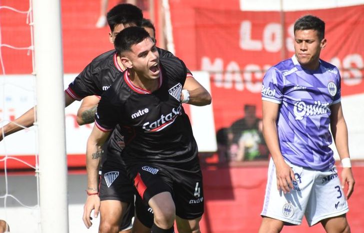 Carrasco festeja su gol.