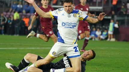 El momento del choque entre Duarte y Losada para el posterior penal a favor de Rosario Central.