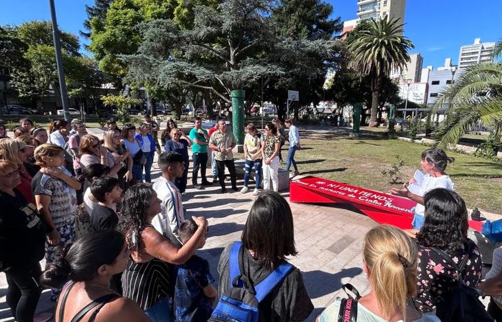 Es el primer banco rojo inaugurado en la Grigera tras las obras de remodelación.