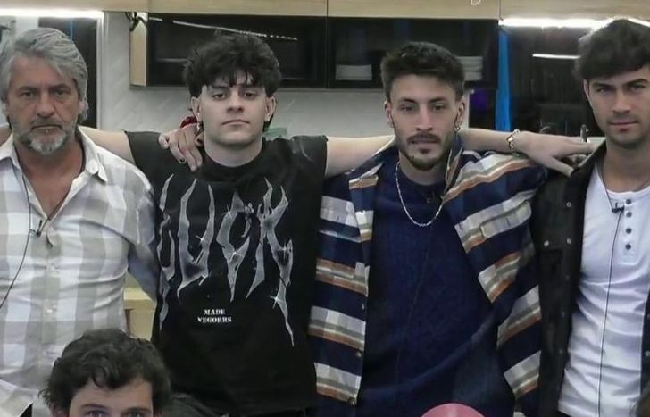 Mano a mano entre dos seres queridos.