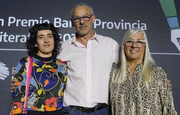 Laura ganó el segundo lugar gracias a su cuento Informe sobre pájaros.