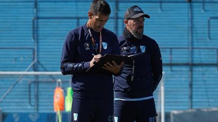 Orfila, contento con el presente de su goleador.