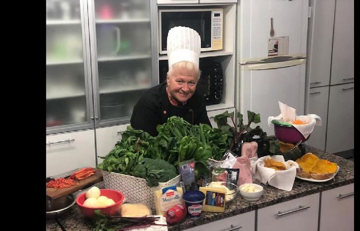 Mirta comenzó a cocinar a los 7 años cuando jugaba en la cocina de su mamá, Rosa, en Villa Diamante.