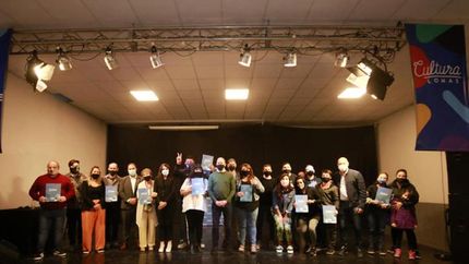 Con referentes culturales y funcionarios, en el Teatro.