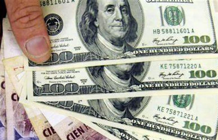 El acceso al dólar, más restringido.