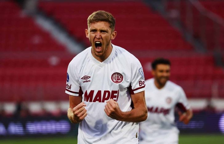 Rodrigo Castillo, el nueve de Lanús, empieza a ser observado por el mundo.