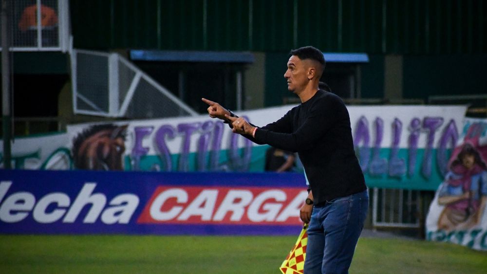 Leonardo Lemos dand indicaciones en Caballito. Leonardo Lemos dand indicaciones en Caballito.