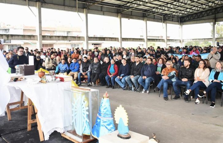 La misa estuvo a cargo del obispo Lugones.