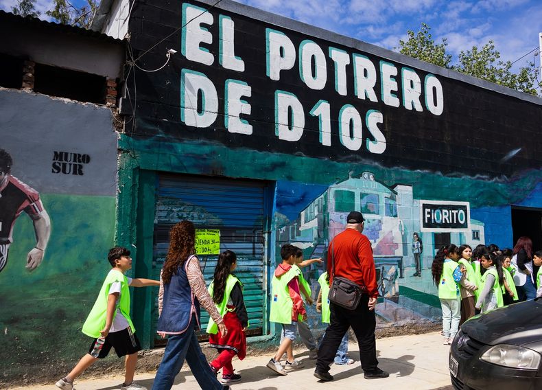 En Fiorito hay un recorrido por lugares centrales en la vida de Maradona.