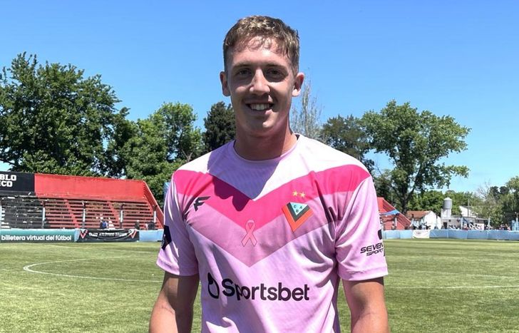 Brandon López salvó a Brown con un golazo sobre el final.