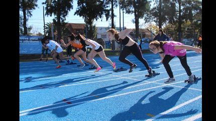 la pista de atletismo reune a miles de vecinos la pista de atletismo reune a miles de vecinos
