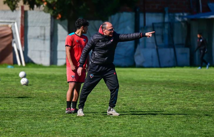 Fabián Lisa, DT de Brown de Adrogué, analizó la campaña del equipo.