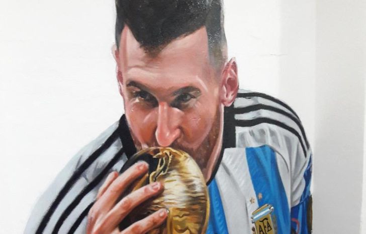 Messi también tiene su espacio en el quincho de la casa del vecino lomense.