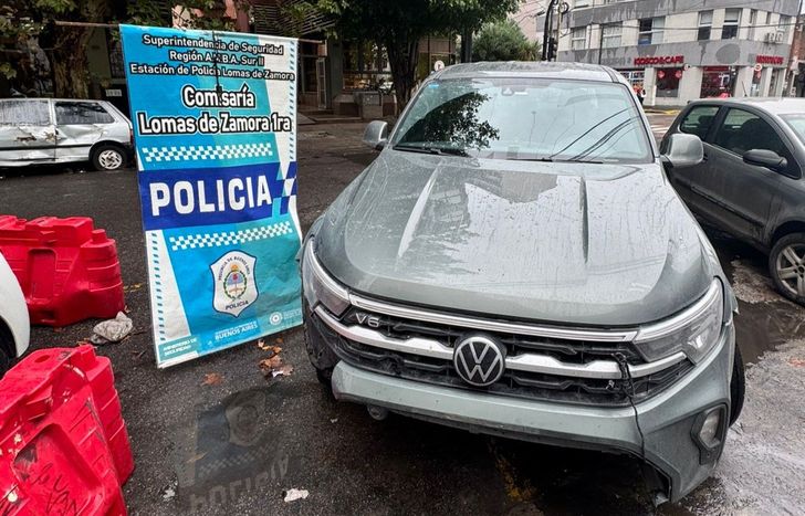 La camioneta robada, ya recuperada por la Policía de Lomas.