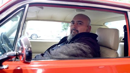 Guillermo y su Chevrolet Coupe modelo 70