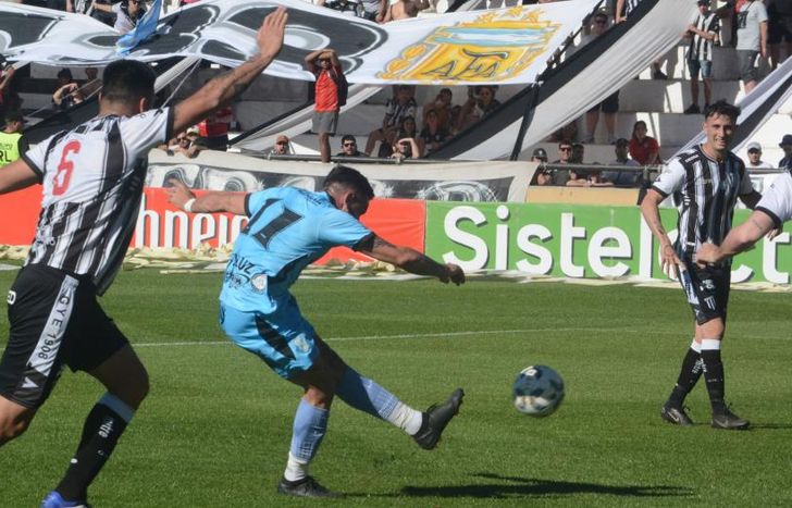 Cucchi anotó el gol del empate ante el Pituco.
