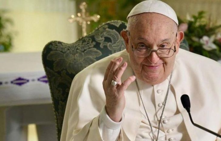 El papa Francisco recibió el alta tras 37 días internado.