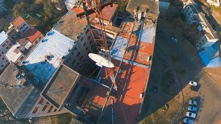 subio mas de 70 metros y mostro como se ve fiorito desde el cielo