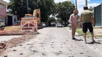 Continúan la repavimentación de la calle Boedo.
