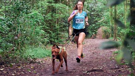 Gisela y Chía durante una competencia.