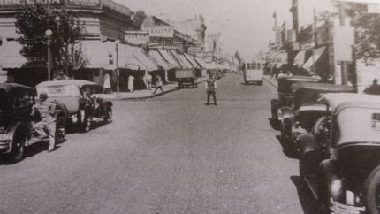 Laprida y Meeks, Lomas de Zamora, en 1930. Laprida y Meeks, Lomas de Zamora, en 1930.
