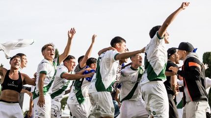 El festejo del Taladro tras ganar el clásico. El festejo del Taladro tras ganar el clásico.