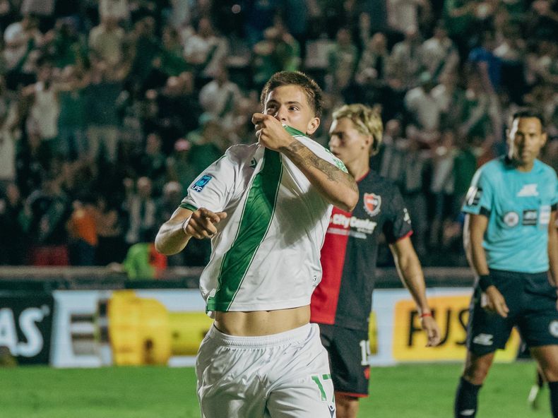 Tiziano Perrotta convirti&oacute; sus primeros goles con la camiseta de Banfield.