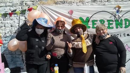 Amigas y solidarias. Amigas y solidarias.
