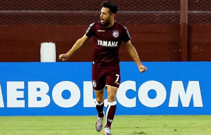 Lautaro Acosta está recuperado del desgarro y será titular el domingo.