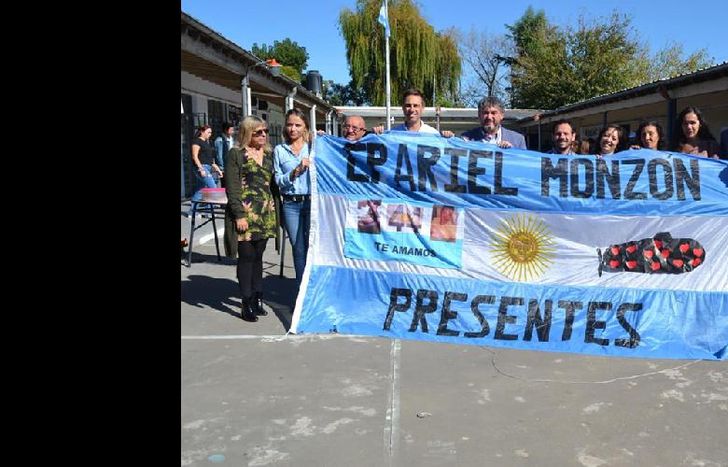 colocaron una placa conmemorativa e inauguraron una sala de grabación que lleva su nombre.