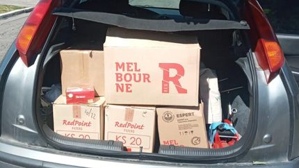 Las cajas llenas de mercadería para el bar del Hospital Esteves.