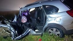 Así quedó el vehículo de las personas que viajaban en Lomas de Zamora.
