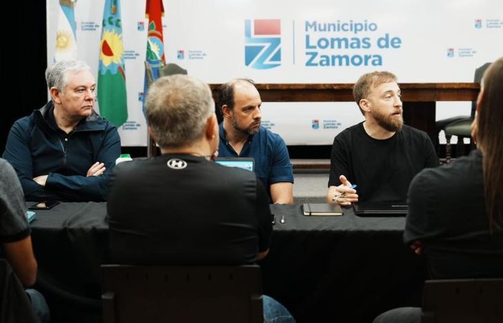 Otermín, junto a los secretarios de todas las áreas.