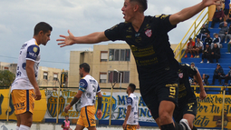 Talleres de Escalada aventaja a Dock Sud en el historial.