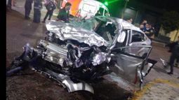 Por un fuerte choque en Colombres y Frías, un coche quedó destruido por completo