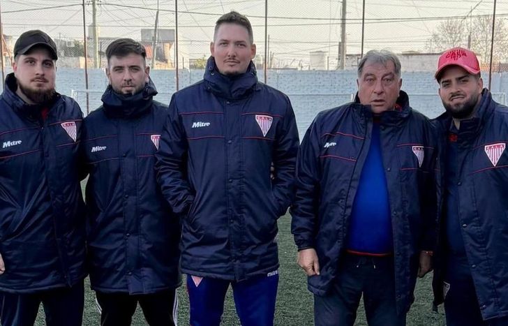 El nuevo DT de la Reserva, con todos sus ayudantes.