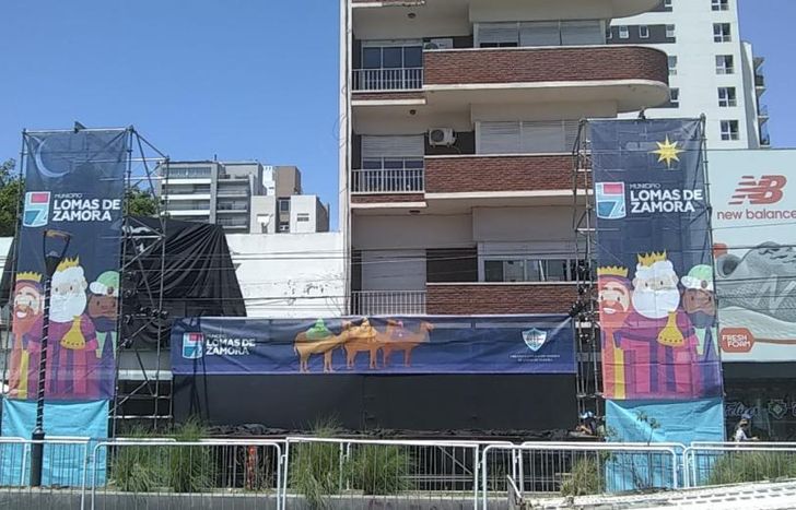 Ya está montado el escenario sobre Yrigoyen y Sáenz.