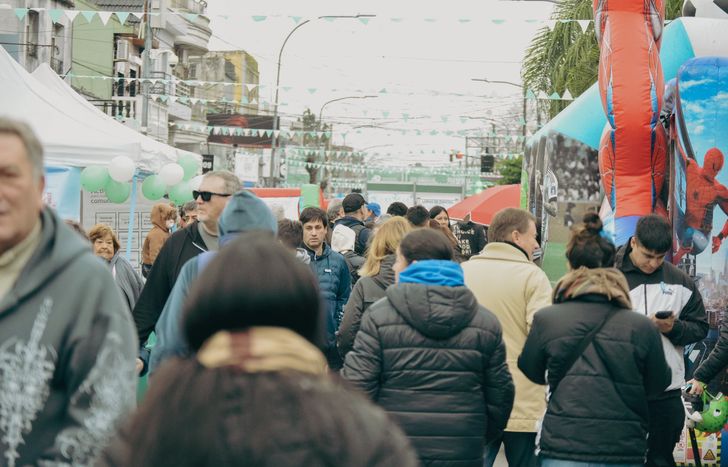 Banfield celebró en las calles sus 153 años con música, gastronomía y actividades.