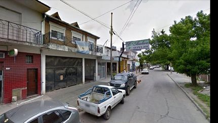 entradera tragica en glew: un hombre se defendio a los tiros e hirio a su mujer en la cara
