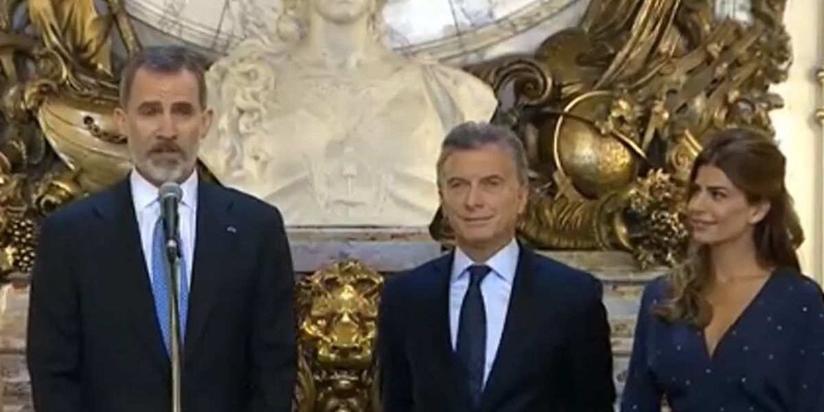 Mauricio Macri y Juliana Awada con el el Rey de España.&nbsp;