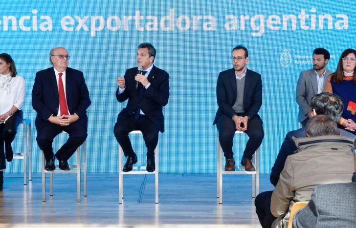 las pymes nacionales exportan a 150 países con la diversificación productiva.
