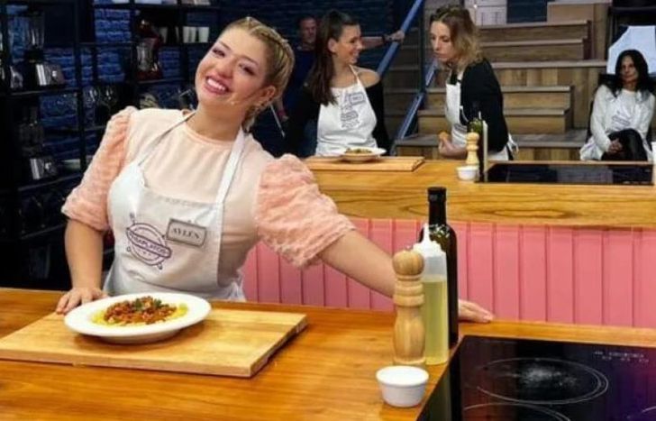 Si mi abuela me reconociera y me viera en la tele seguramente estaría feliz, dijo, emocionada.